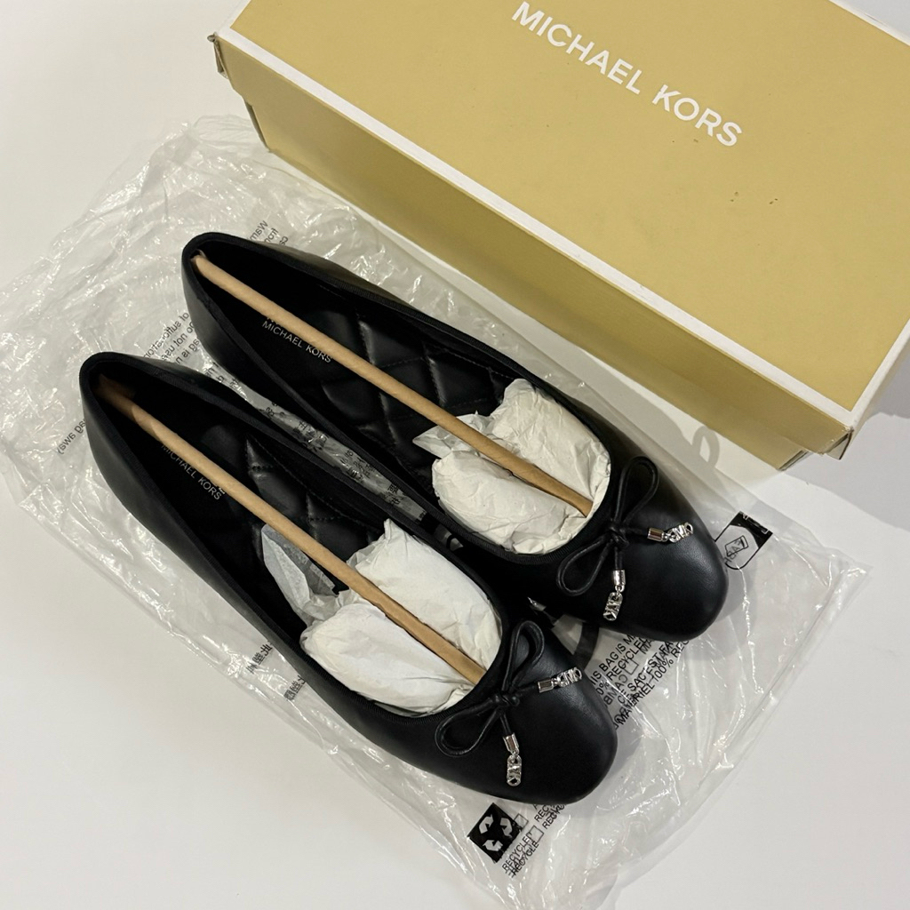 Preloved Sepatu Flats Michael Kors MK Nori Leather fulton Original