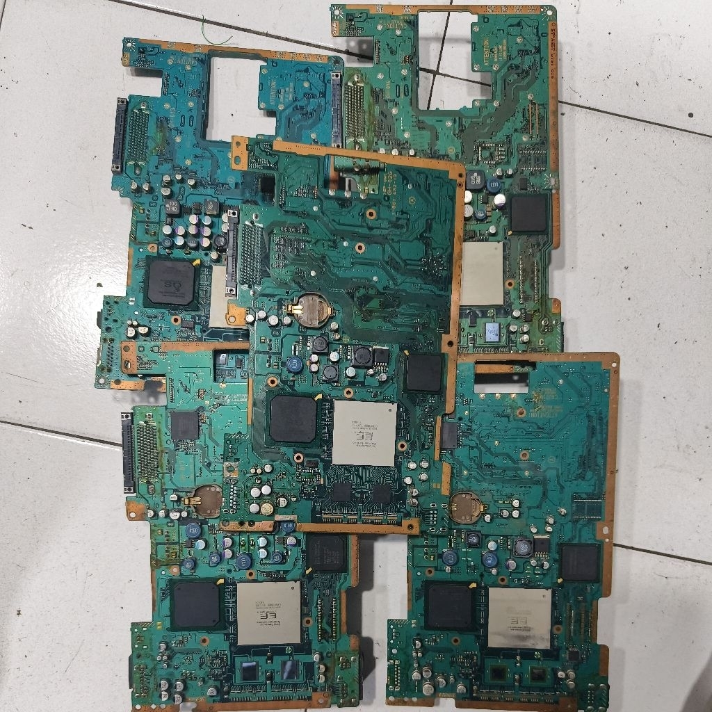 Limbah elektronik PS2 Bekas
