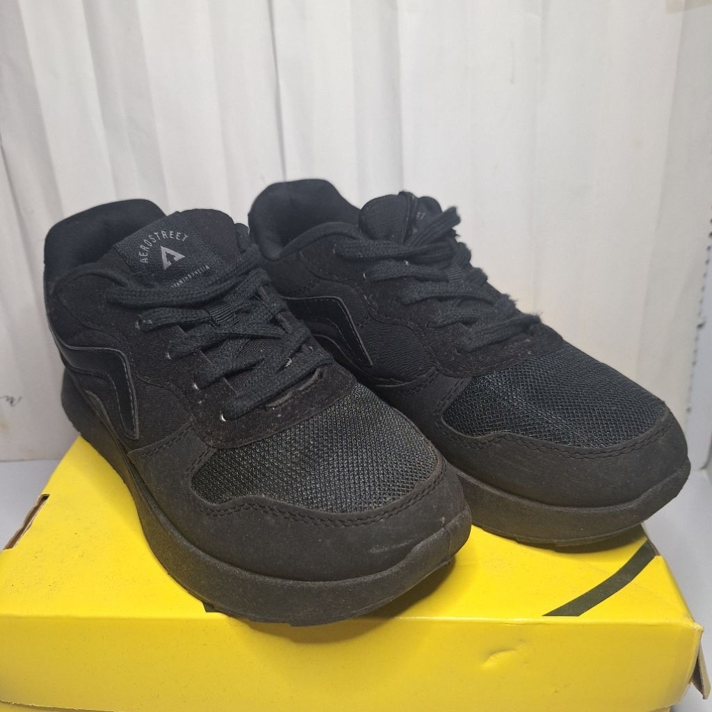 Preloved Aerostreet Massive Evo Full Black Sz 39