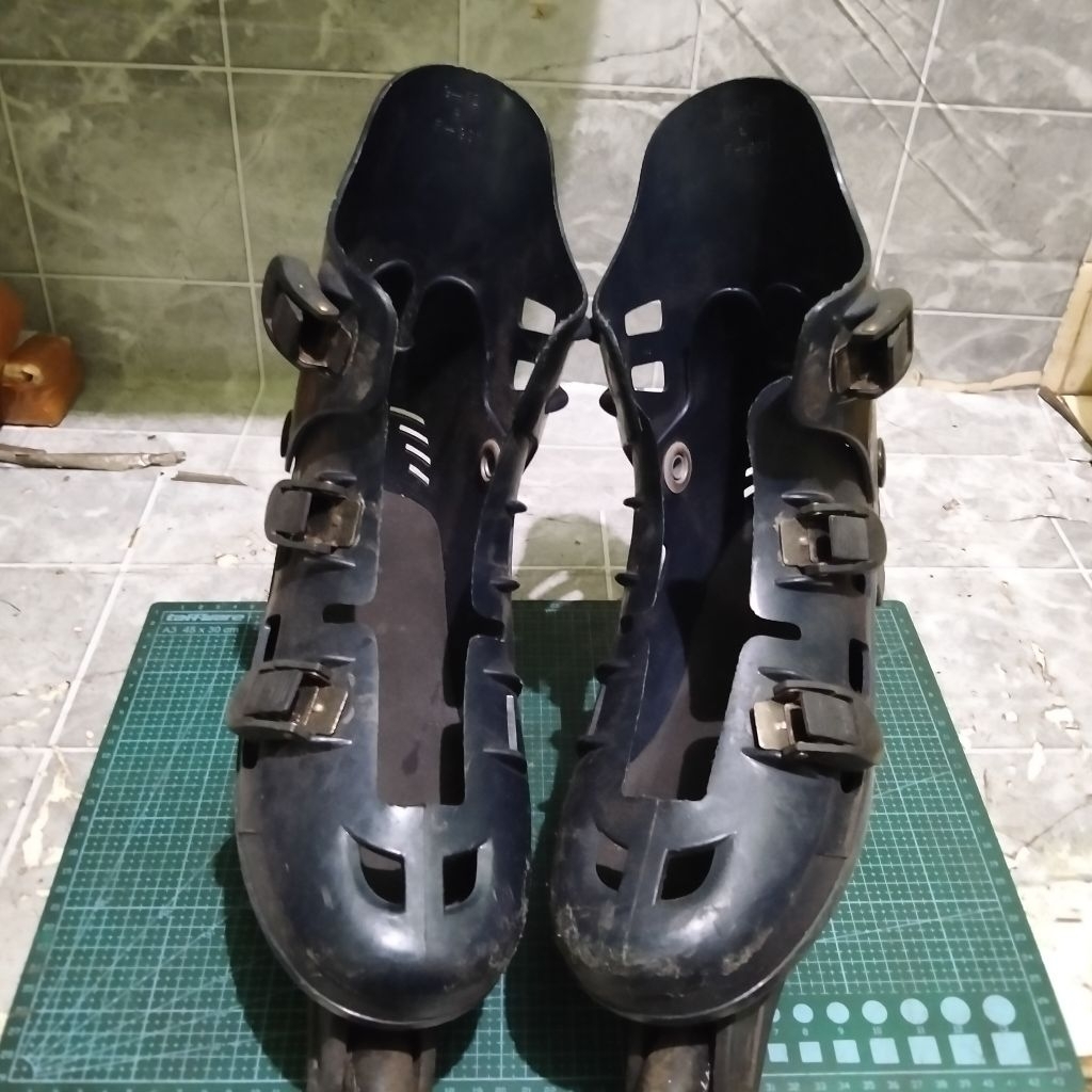 Sepatu Roda Inline Skate Dewasa 4 Roda Bekas Terjangkau