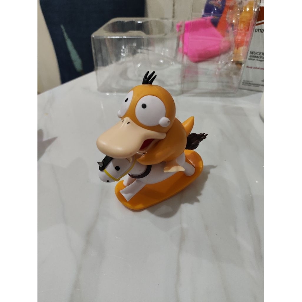 Figure mainan bekas