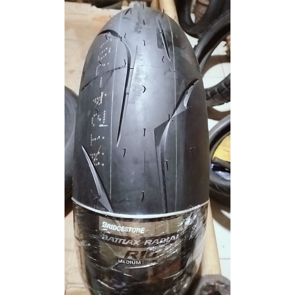 ban moge battlax R10.  190/55-17 buat motor sport moge