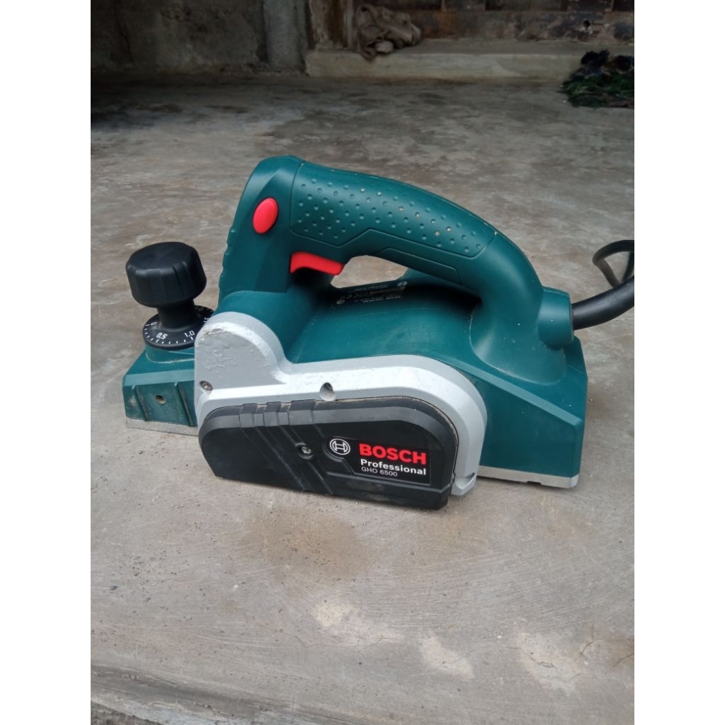 mesin serut kayu bosch