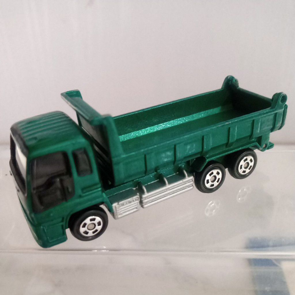 TOMICA ISUZU GIGA GREEN TAKARA TOMY