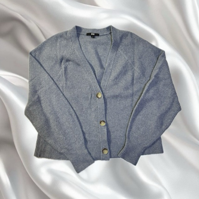 Uniqlo Souffle Yarn V Neck Cardigan