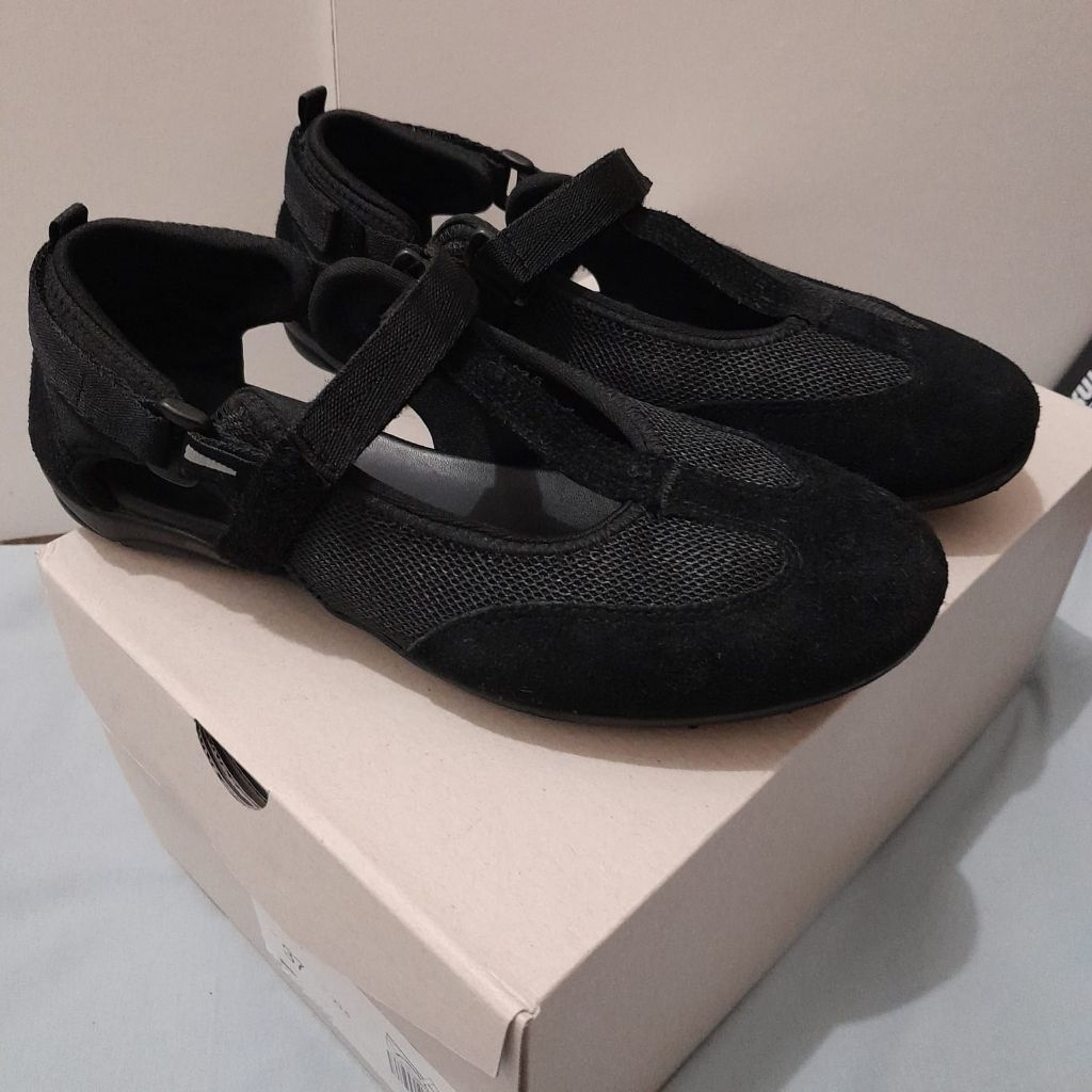 preloved hijack sandal flo blach size 37