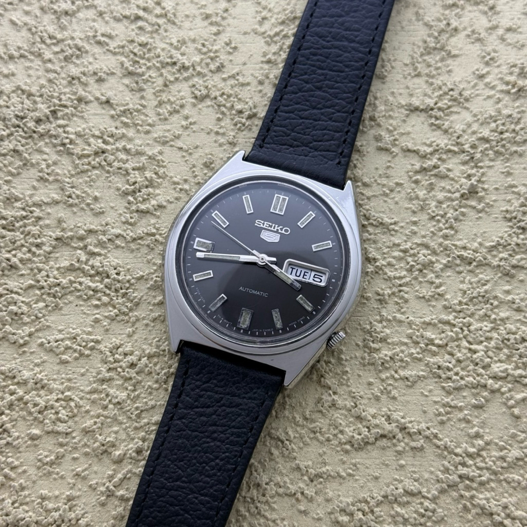 Arloji Jam tangan Seiko 5 Grey Sunburst Dial Second Preloved