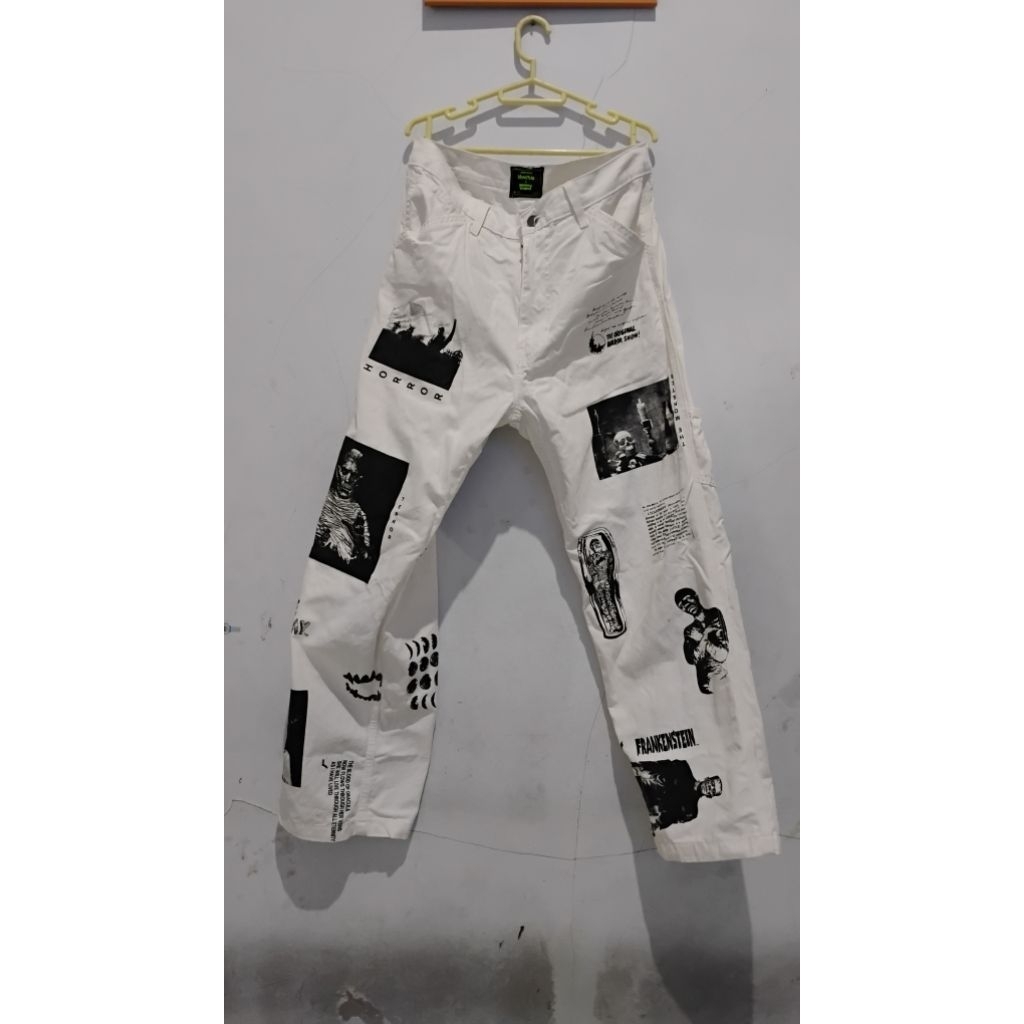 celana Levis x monsters