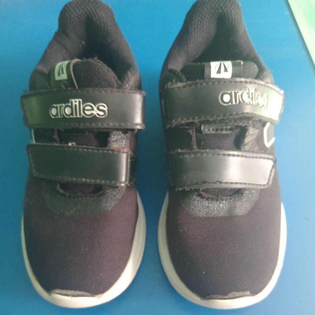 preloved  bukan baru  sepatu ardiles untuk anak TK
