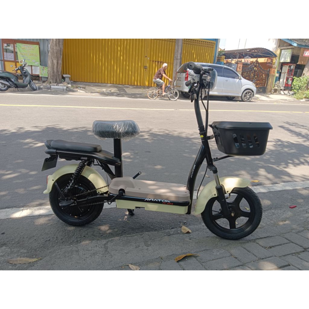 sepeda listrik Aviator AT 223