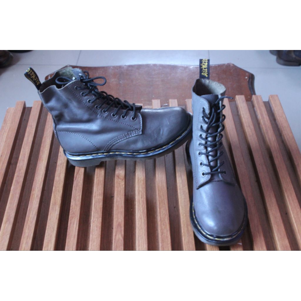 Sepatu dokmart boot keren kulit asli"Dr.Martens Pascal  " upper kulit asli outsole kokoh. size 49,in