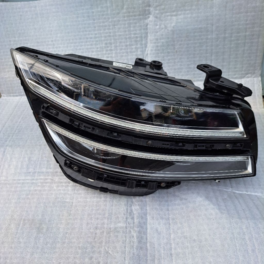 Headlamp lampu depan hyundai GENESIS G80 kanan original