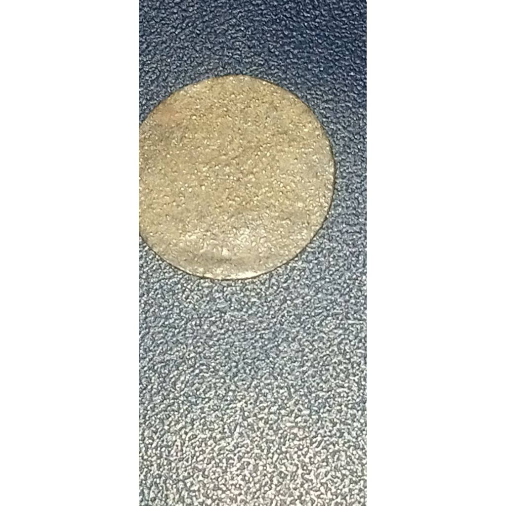 Koin ini tampak seperti koin perak satu rupee dari masa Kekaisaran Mughal atau Kepresidenan Bengal.