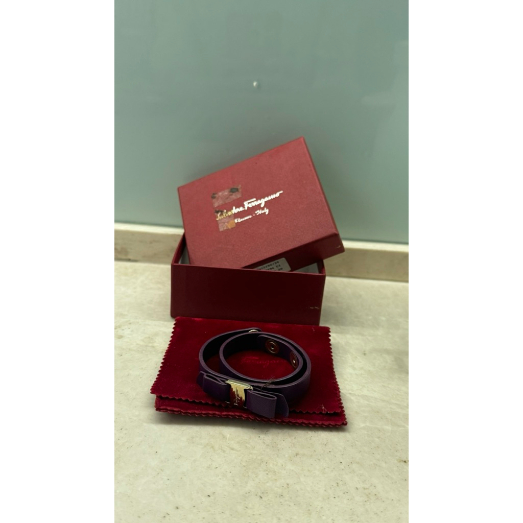 Gelang Salvatore Ferragamo Ungu