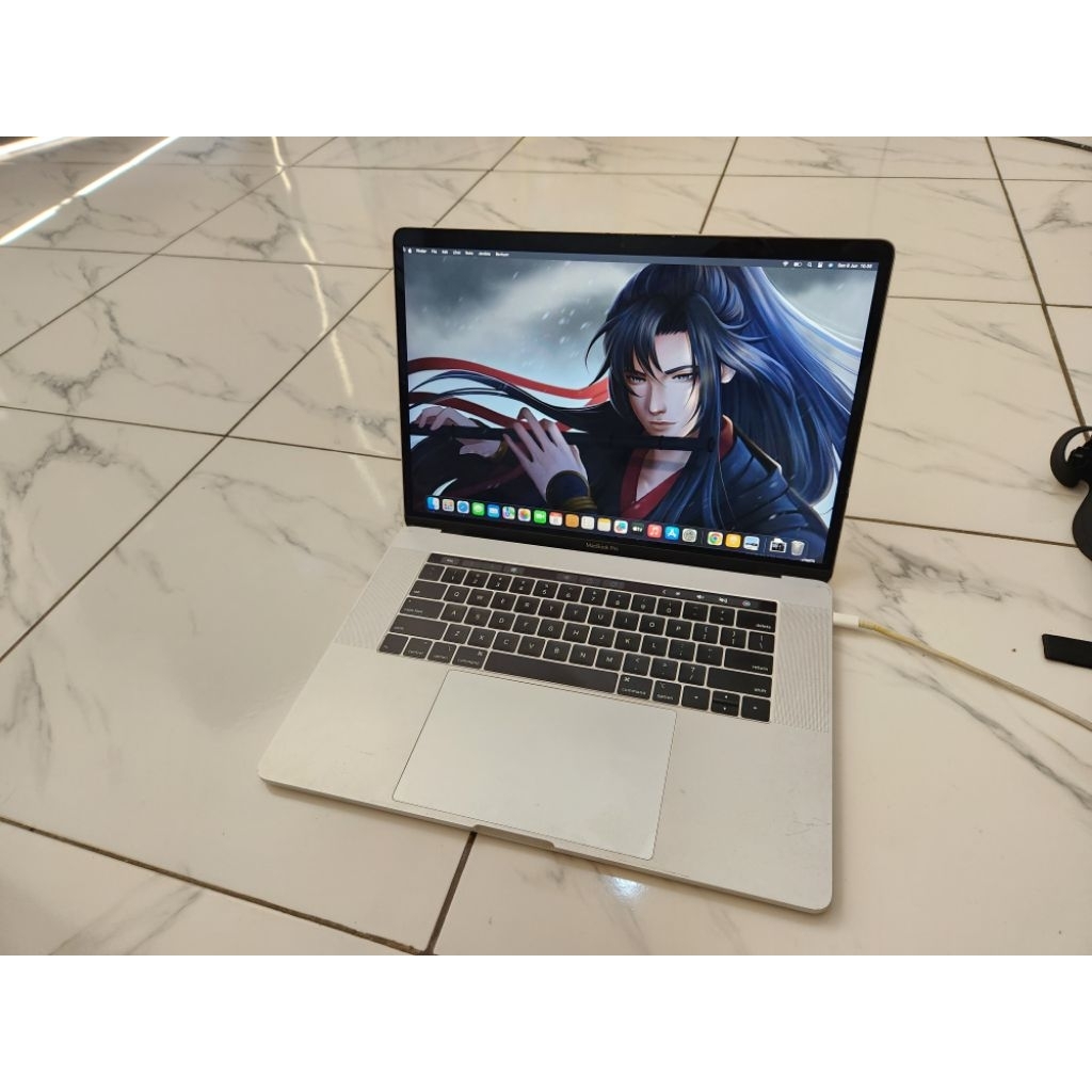 macbook pro 2018 macOS sequoia core i7 ram 16Gb SSD 512Gb silver