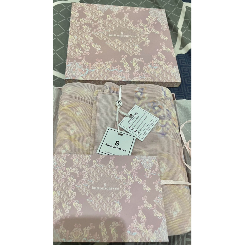 Hijab New Buttonscraves the Granada Pleated shawl-Pink mist