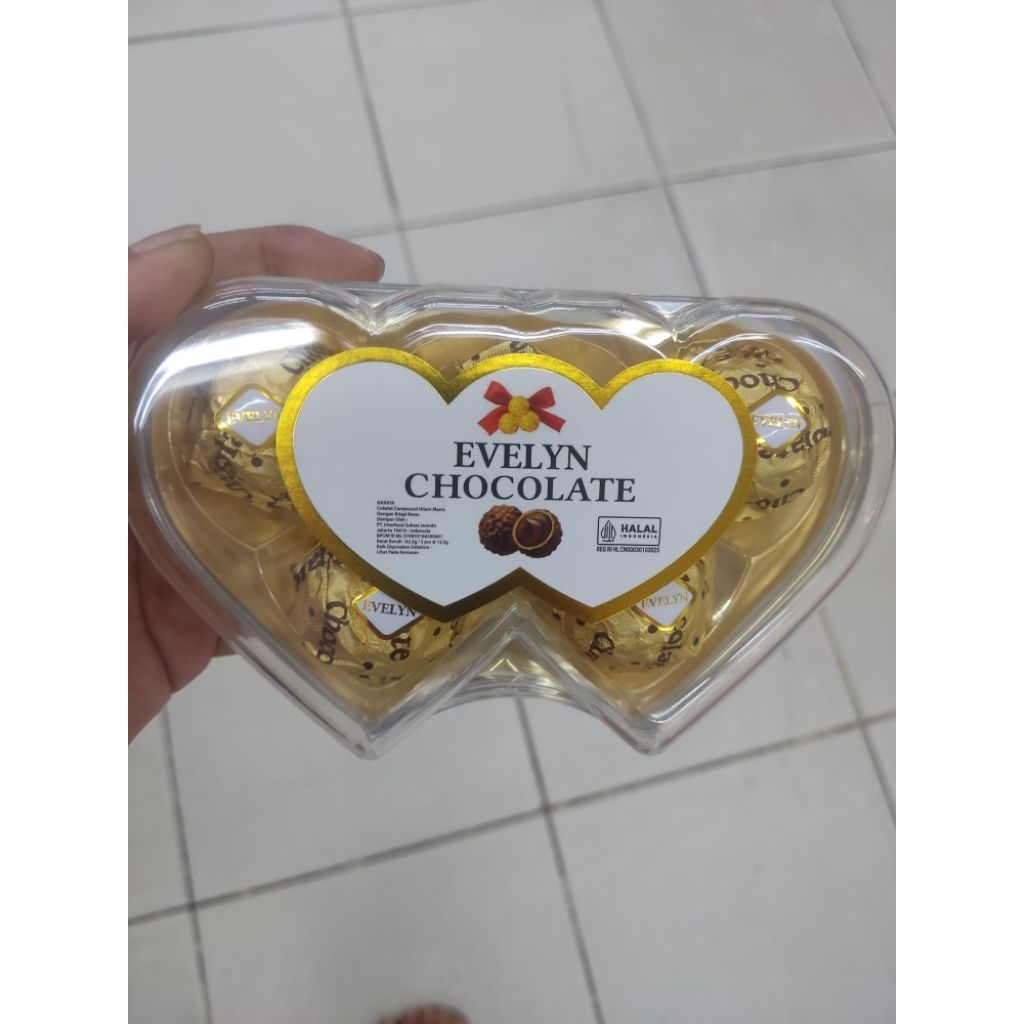 evelyn chocolate kotak hati