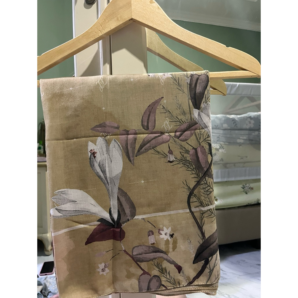 Riamiranda scarf preloved