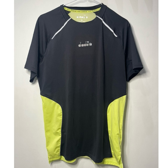 Kaos hitam sports running Diadora