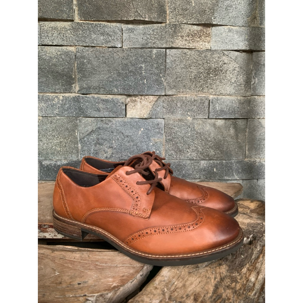 wingtip ecco