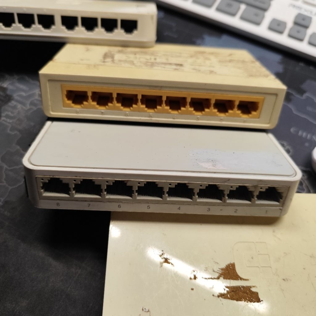 Switch Hub 8 Port Bekas