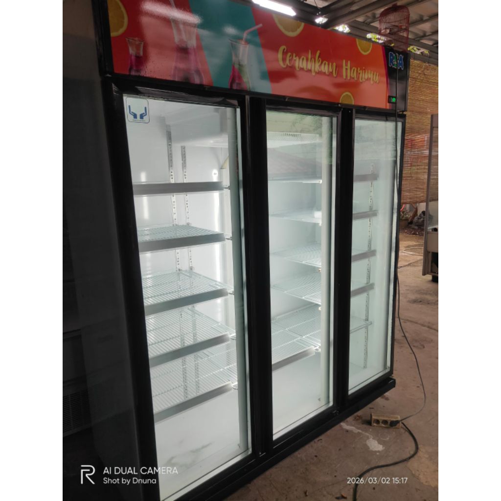 showcase chiller 3 pintu RSA second