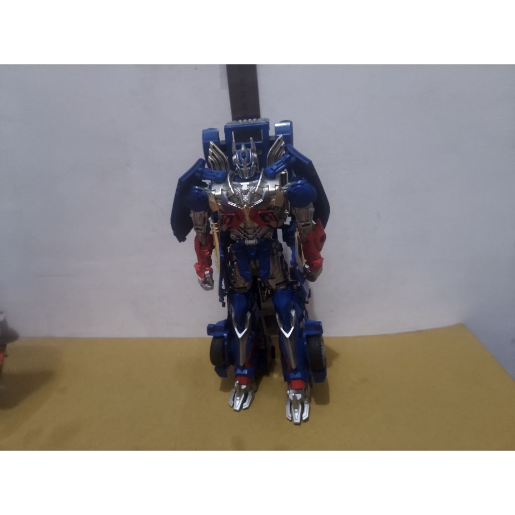 Transformers TLK Optimus Prime The Last Knight Hasbro Takara Tomy Minus Weapon