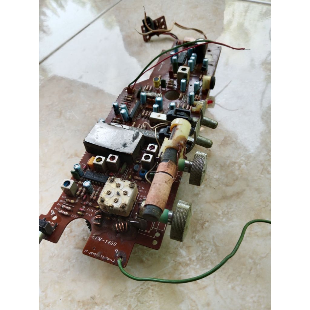 MESIN COPOTAN RADIO/TAPE COMPO SONY CFM-145S JADUL