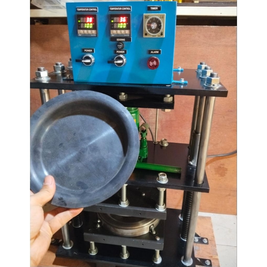 mesin hot pres double pemanas untuk pelapah pinang dan rubber
