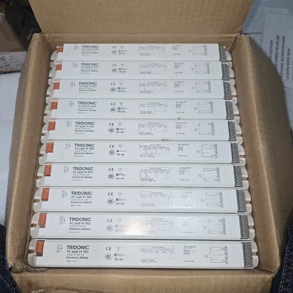 90 pcs ballast lampu T5 2x28W Tridonic