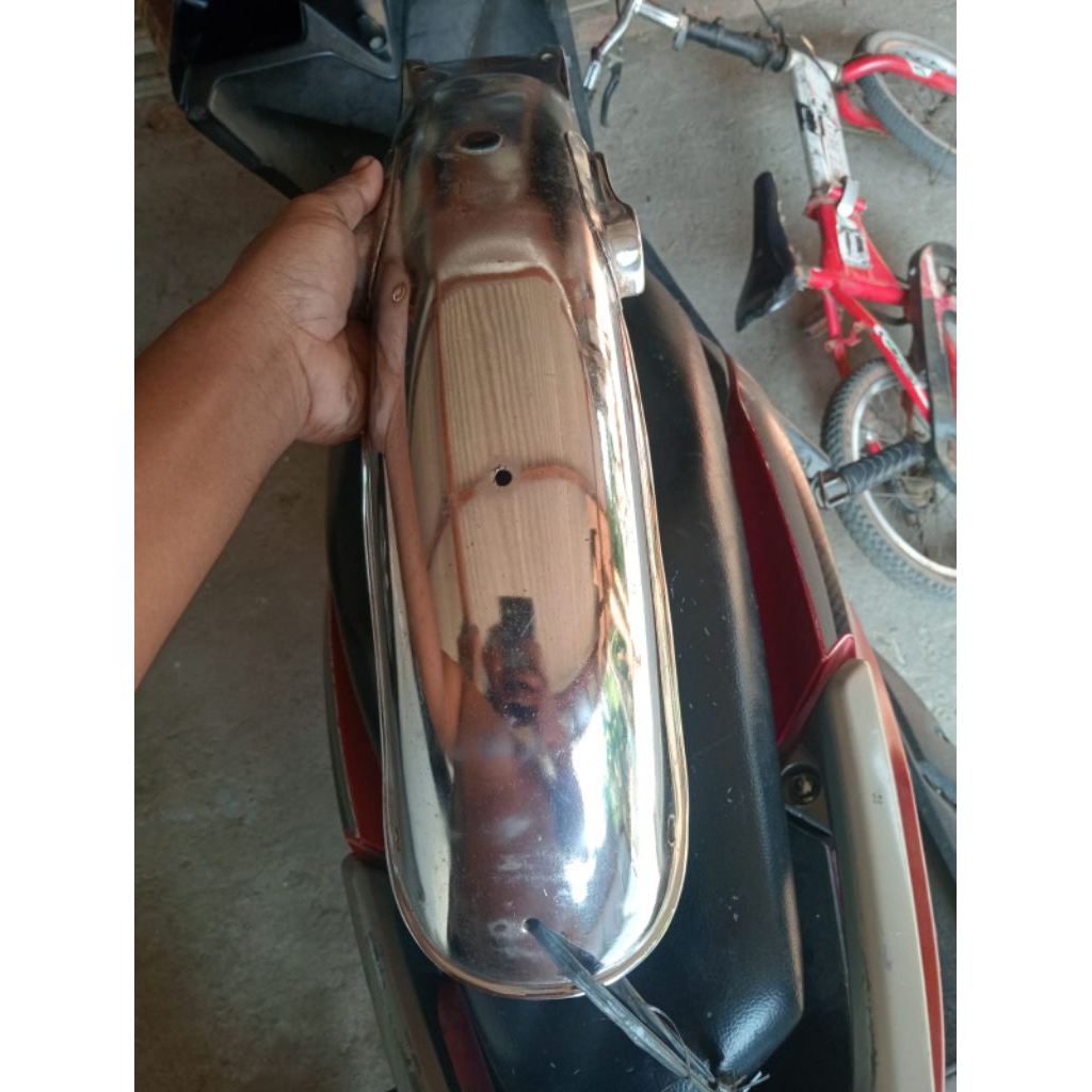 Slebor belakang gl100/gl125 URAMI BUKAN ORIGINAL MITASI LAWASAN