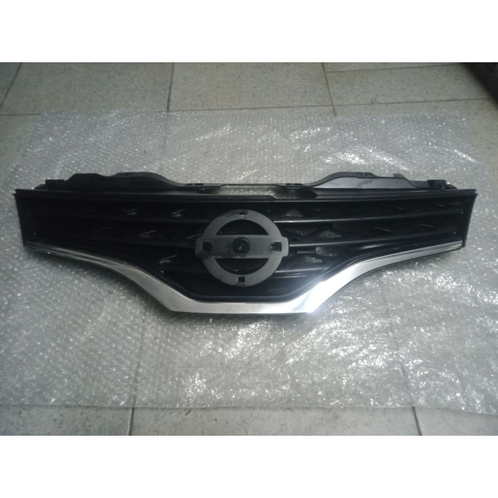 grille radiator depan evalia