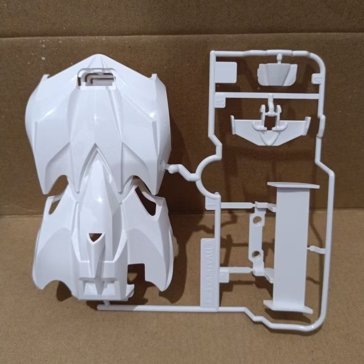 Tamiya Body/Kap Zwingmagnum (loose kit) AR Chassis