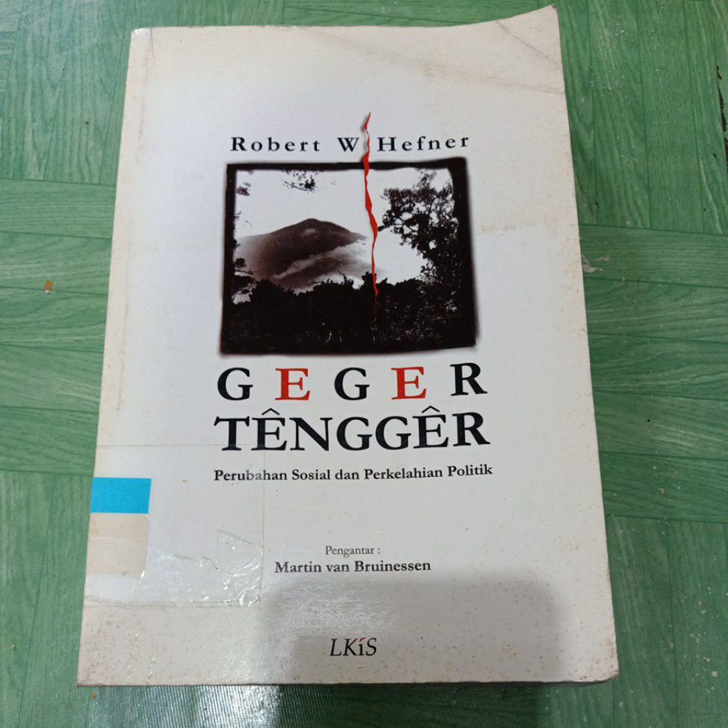 buku Geger Tengger ,Parubahan sosial danperkrlahian politik oleh Robert W Hefner