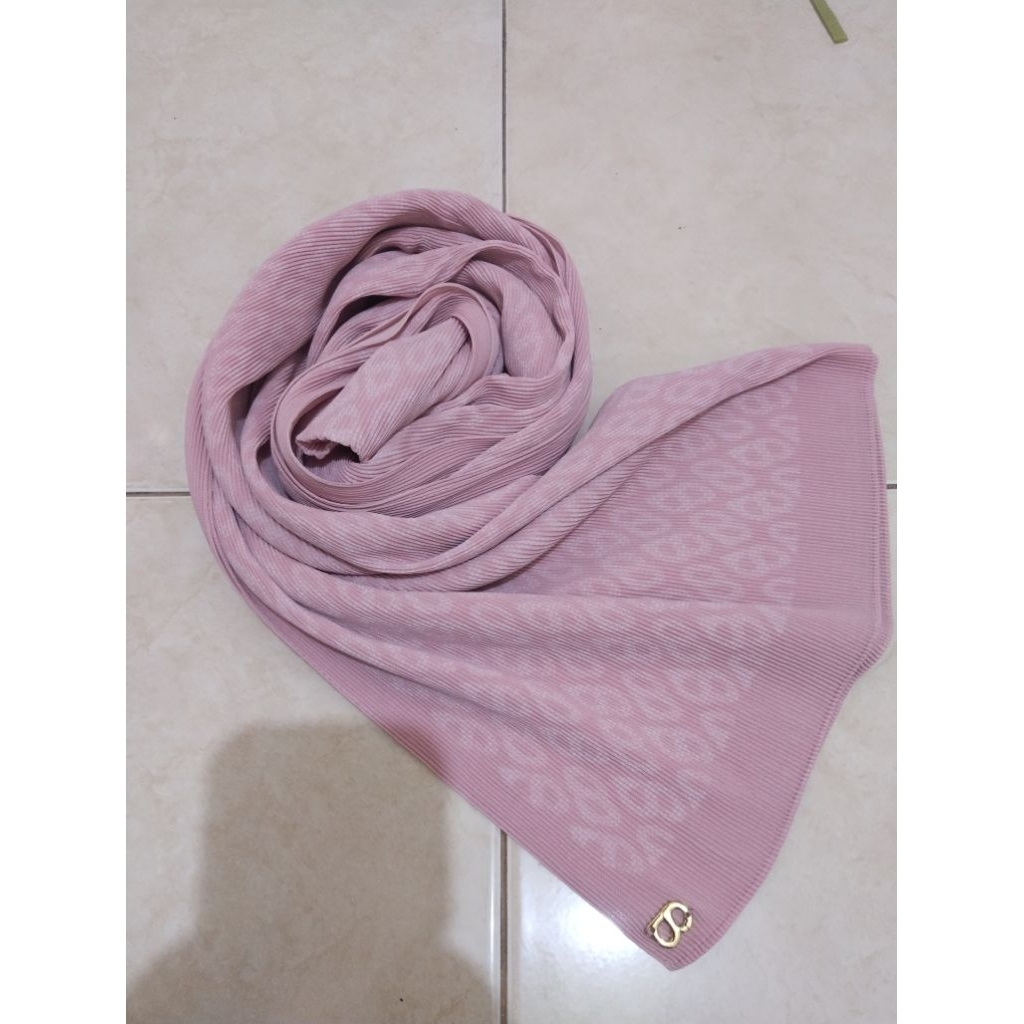 buttonscraves tapis pleated shawl