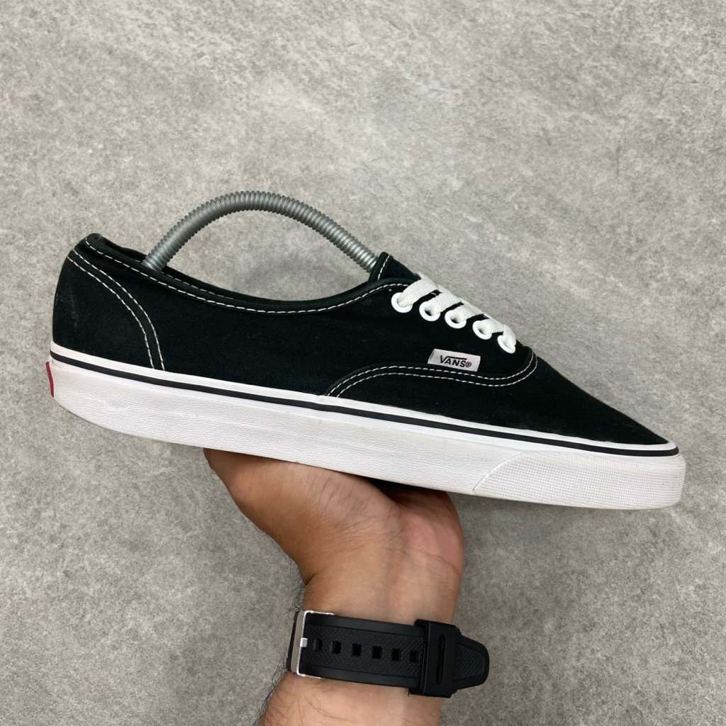 [Size 43] Vans Authentic Classic Black White Second Original Kondisi Mulus Nominus. Harga Baru nya 2