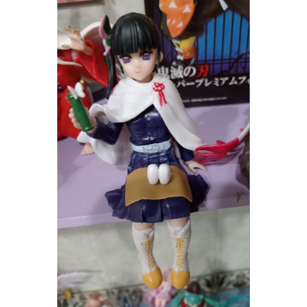 action figure Kanao duduk dari demonslayer