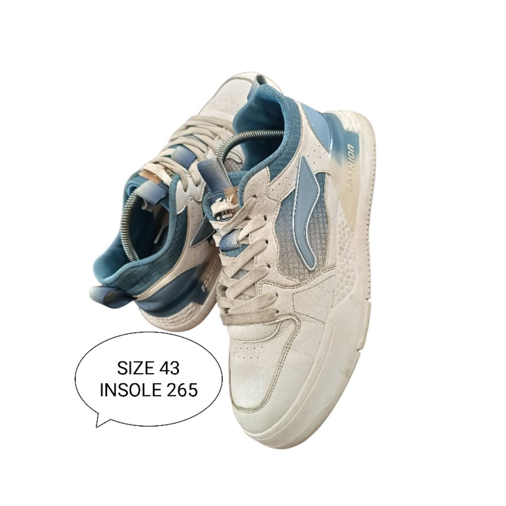 SEPATU SNEAKERS PRELOVED SIZE 43