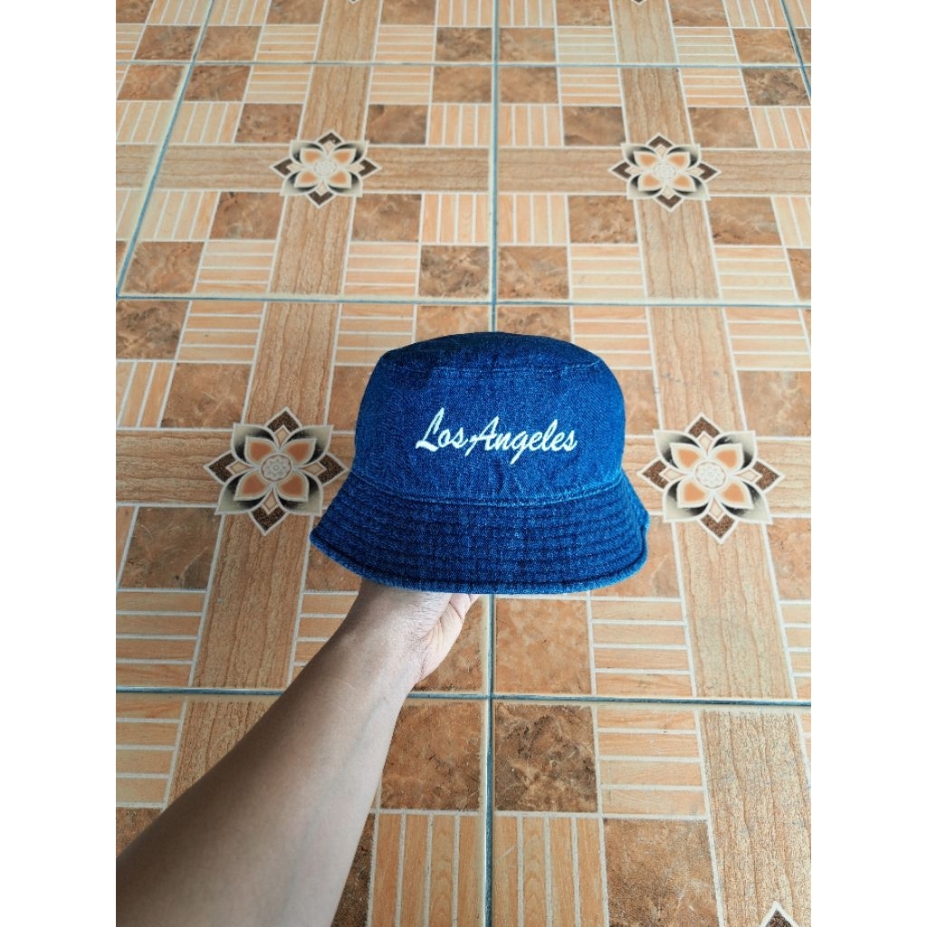 TOPI BUCKET HAT GUESS DENIM
