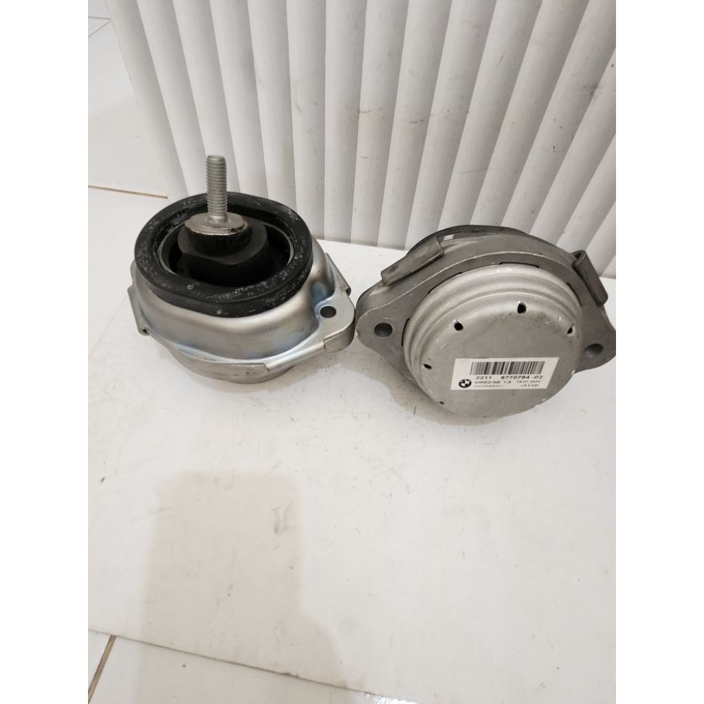 engine mounthing bmw E53 X5 pangkon mesin BMW E53 X5 original 22116770794