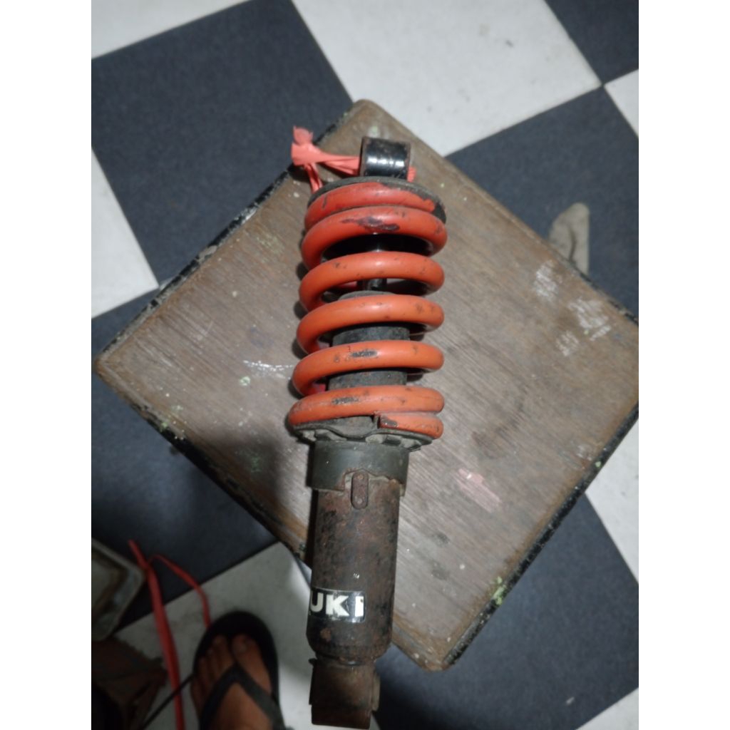 monoshock skok belakang Suzuki Rk cool