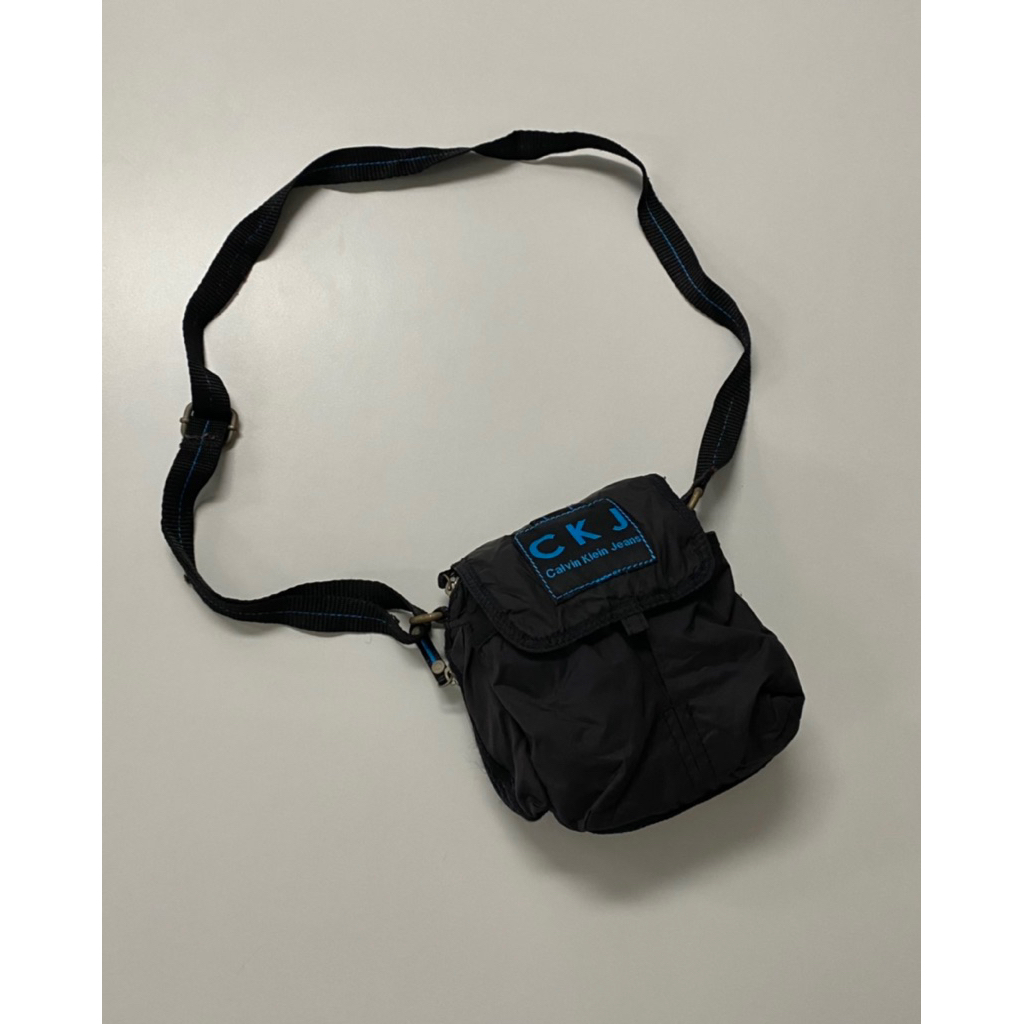 CALVIN KLEIN JEANS SLING BAG