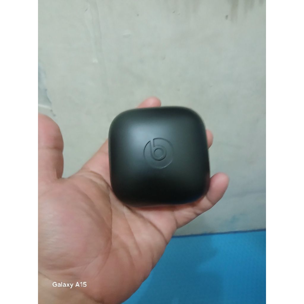 Earphone nirkabel powerbeats pro second