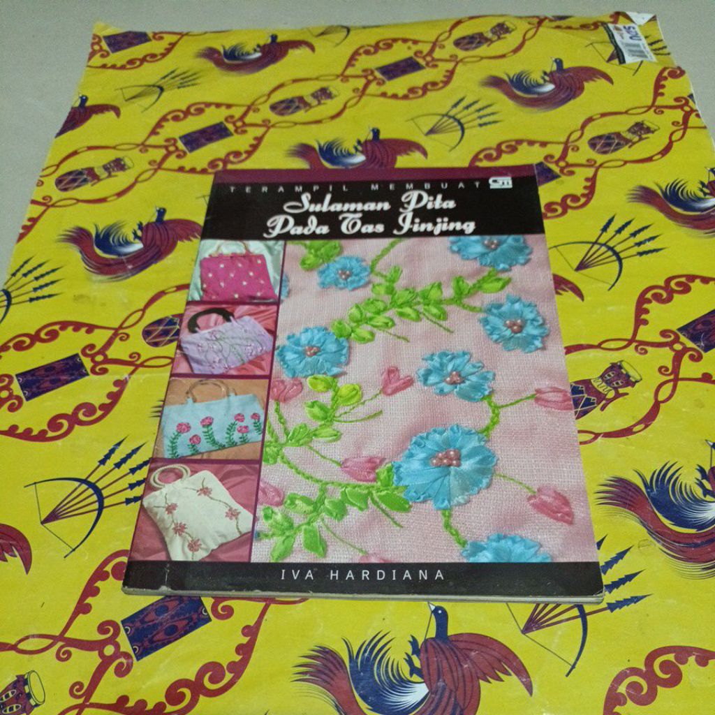 Buku Terampil Membuat Sulaman Pita Pada Tas Jinjing