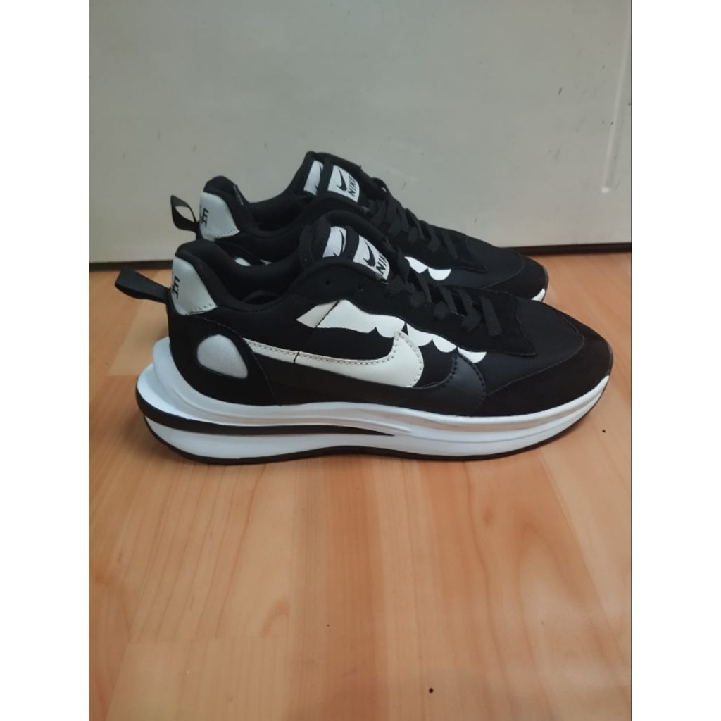 SEPATU RUNNING SNEAKERS NIKE SANCAI SIZE 40 LIKE NEW BEKAS PRELOVED