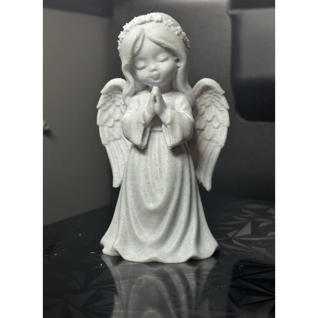 Little angel praying