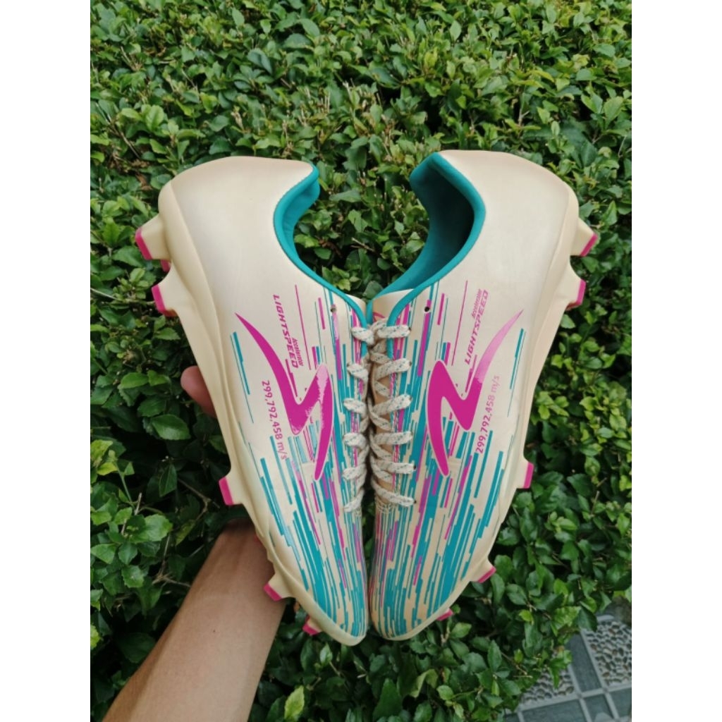 Sepatu Bola Specs Accelerator Lightspeed Reborn Ivory seken 42 FG