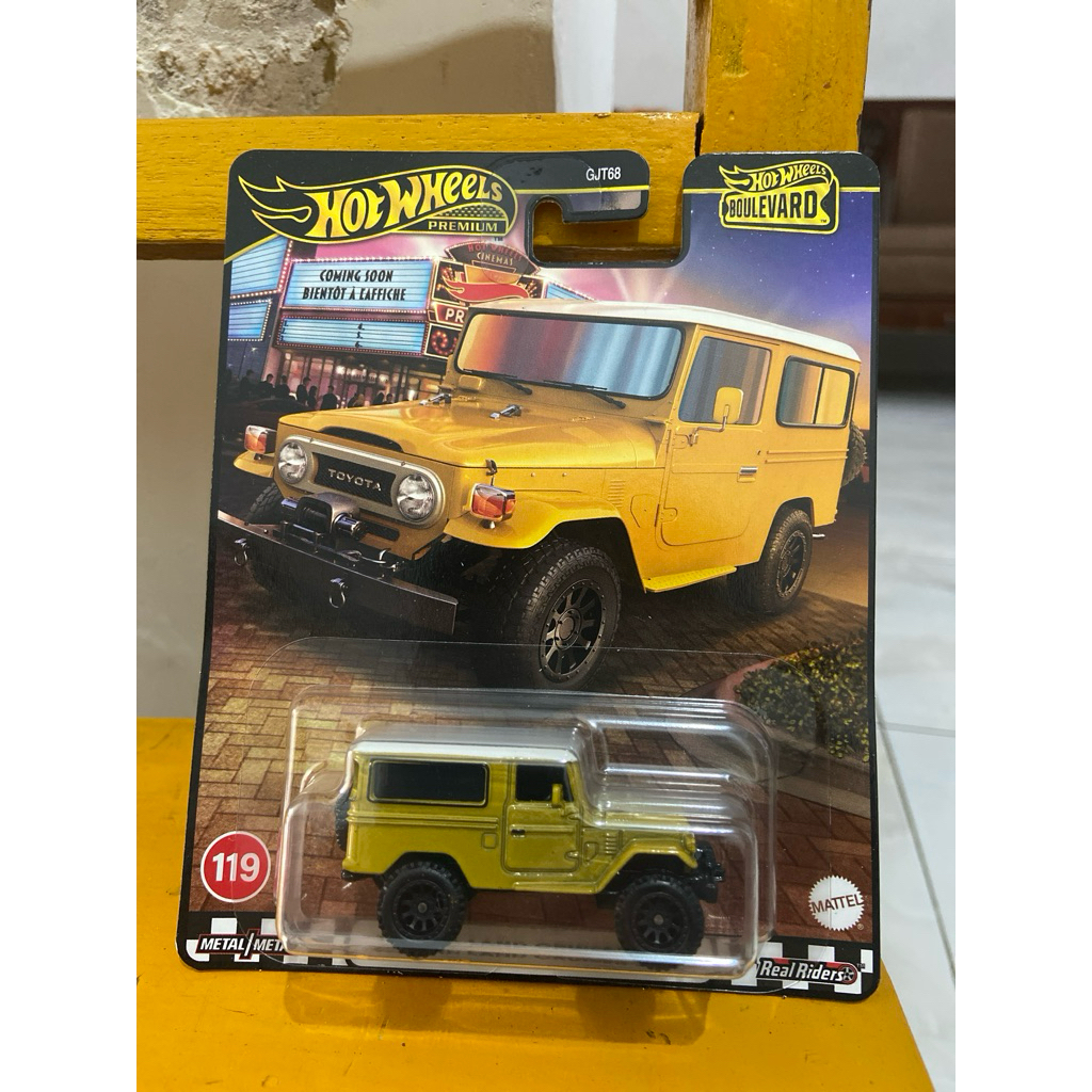 hot wheels toyota land cruiser FJ43  gold