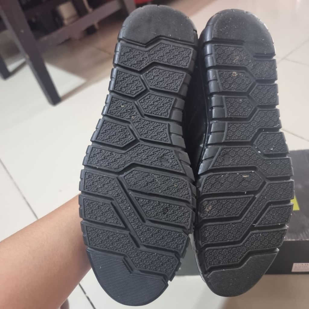 sepatu wingtip