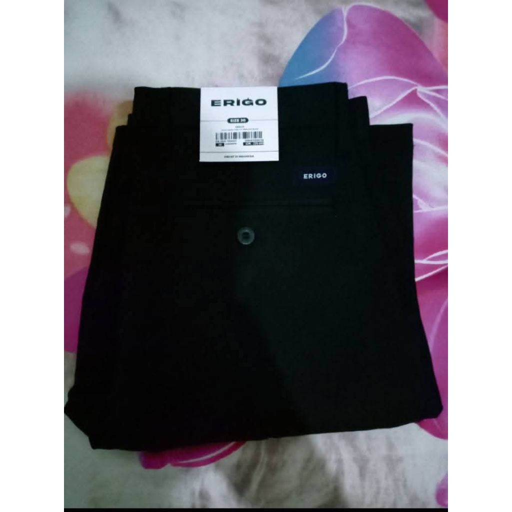 Celana pendek chino Erigo